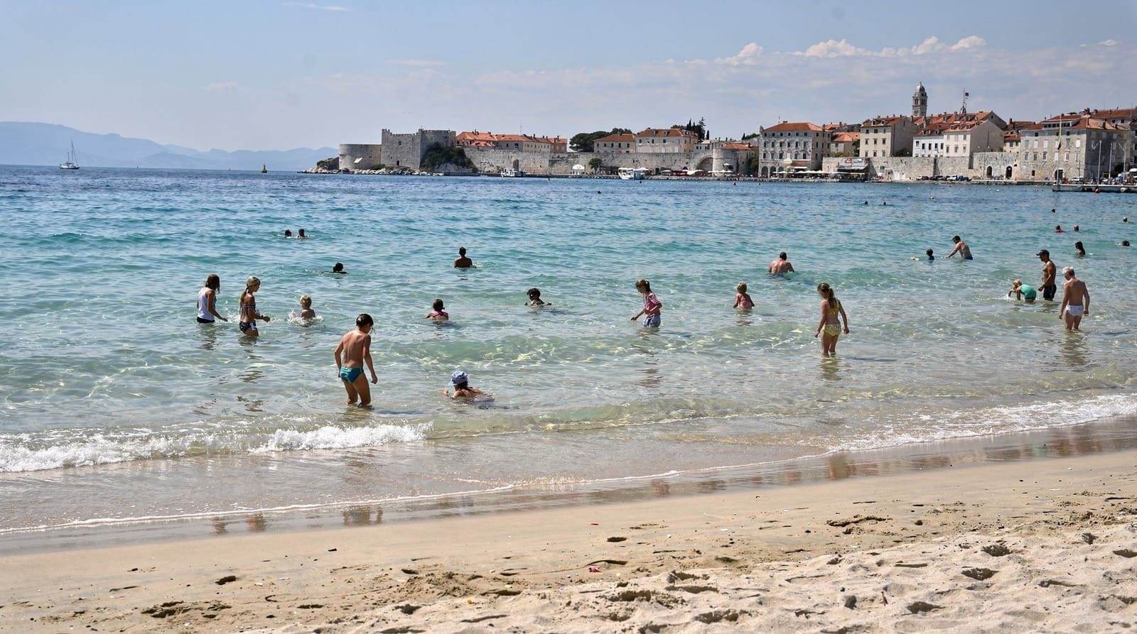 Familiestanden en activiteiten in Split — praktische gids — De beste stranden voor kinderen bij Split, wat de voorzieningen echt zijn, en we