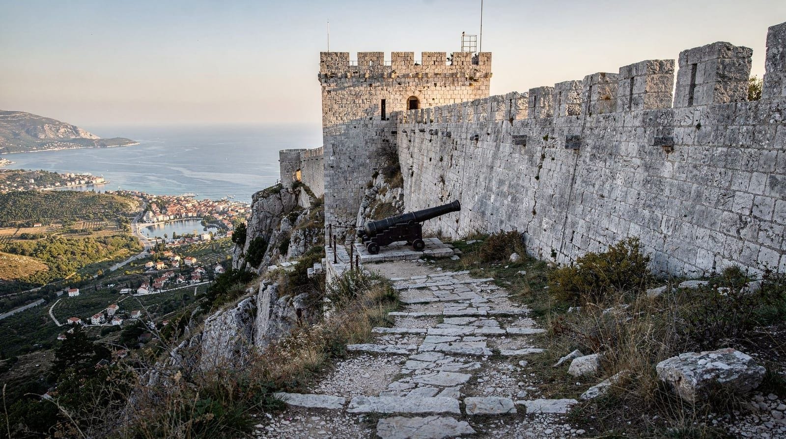 Klis Fortress guide: Game of Thrones, history and views — Visit Klis Fortress near Split — Game of Thrones Meereen location, 1000 years of